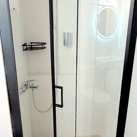 Happyface Apartment